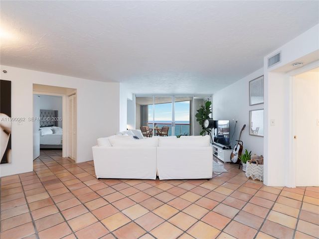 6767 Collins Ave 1704, Miami Beach, FL 33141