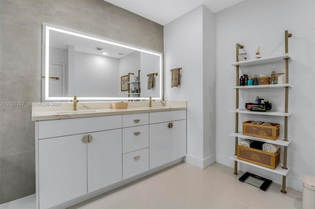 156 SE 22nd Ter, Homestead, FL 33033