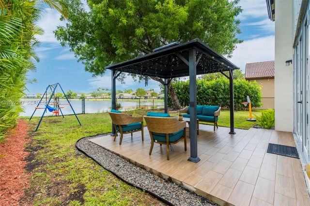 156 SE 22nd Ter, Homestead, FL 33033