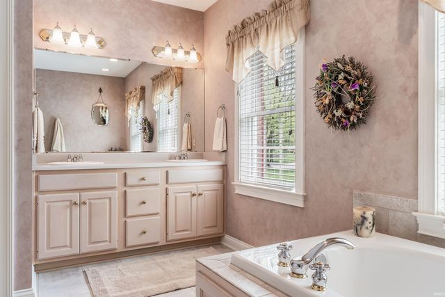 10528 Indian Ridge Drive, Fort Wayne, IN 46814