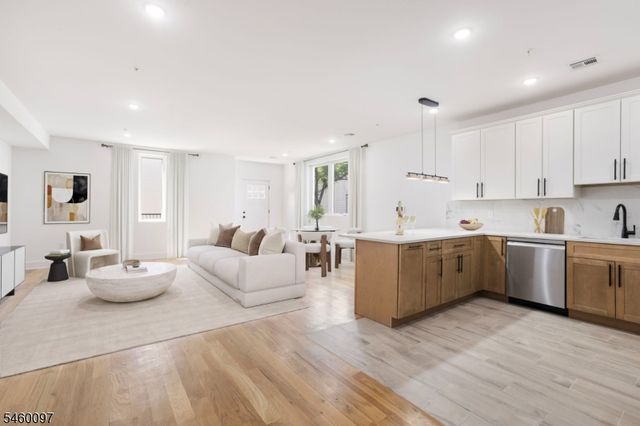 1001 Summit Ave 2, Jersey City, NJ 07307
