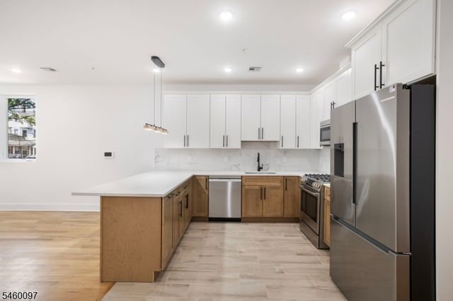 1001 Summit Ave 2, Jersey City, NJ 07307