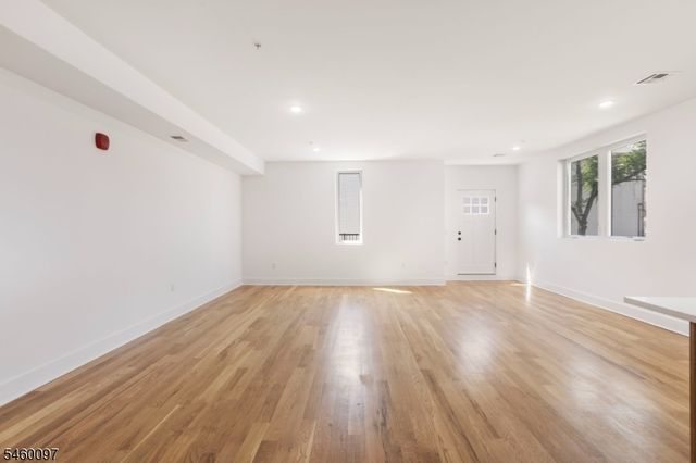 1001 Summit Ave 2, Jersey City, NJ 07307