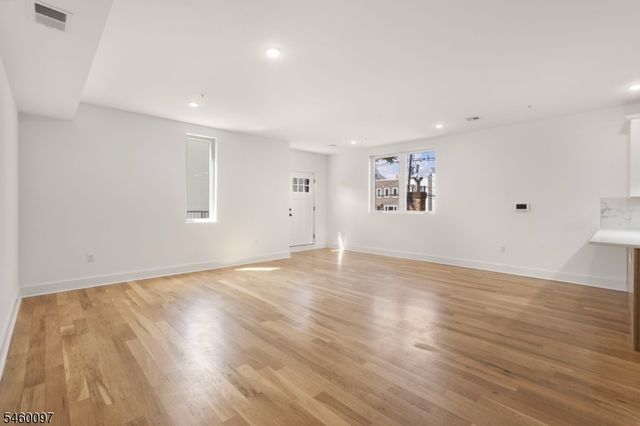 1001 Summit Ave 2, Jersey City, NJ 07307