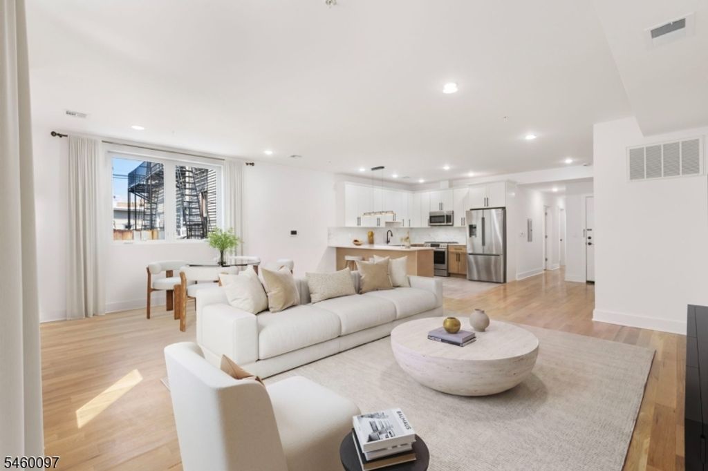 1001 Summit Ave 2, Jersey City, NJ 07307