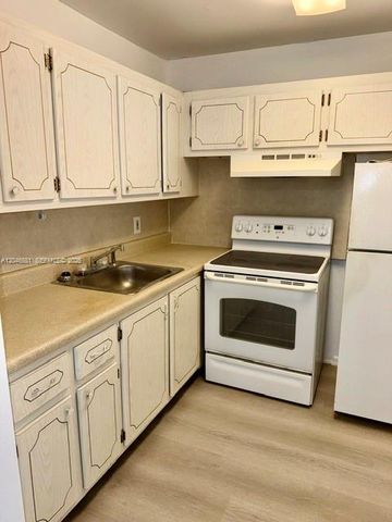 41 Salisbury B, West Palm Beach, FL 33417