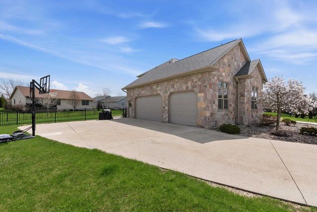 15 PARK CIRCLE, Fond Du Lac, WI 54935