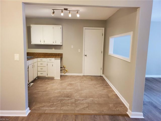 1408 Bardot LN, Portsmouth, VA 23701