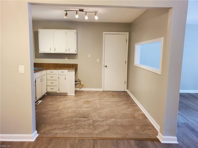 1408 Bardot LN, Portsmouth, VA 23701