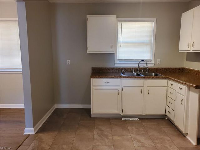 1408 Bardot LN, Portsmouth, VA 23701