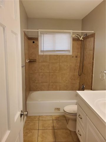 1408 Bardot LN, Portsmouth, VA 23701