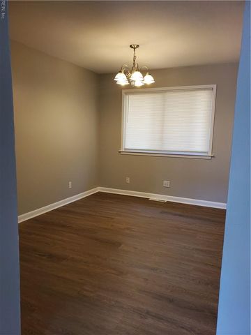 1408 Bardot LN, Portsmouth, VA 23701