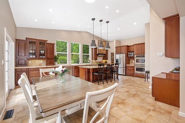 325 Diamond Oaks Rd, Roseville, CA 95678