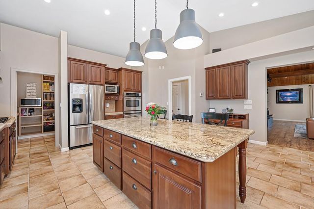 325 Diamond Oaks Rd, Roseville, CA 95678