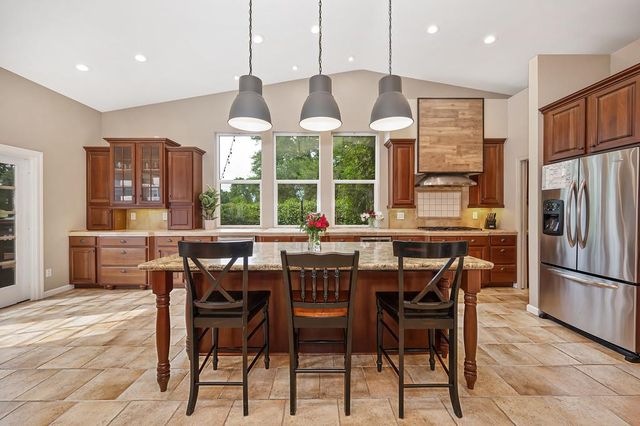 325 Diamond Oaks Rd, Roseville, CA 95678