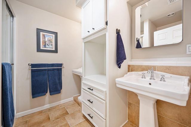 325 Diamond Oaks Rd, Roseville, CA 95678