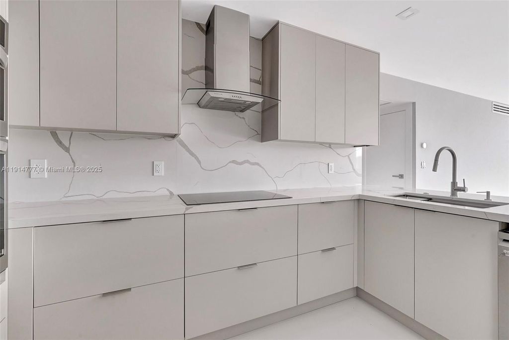 20379 W Country Club Dr 1233, Aventura, FL 33180