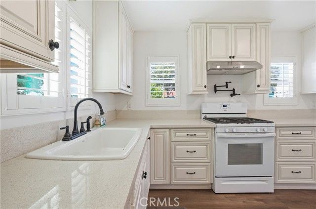 447 Hawaiian, Wilmington (los Angeles), CA 90744