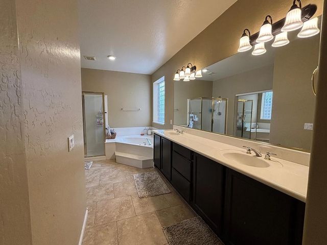 3136 E Brookwood Court, Phoenix, AZ 85048