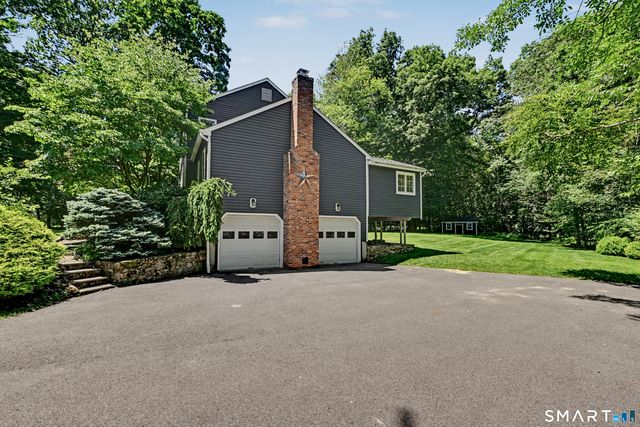 39 Standish Road, New Milford, CT 06776