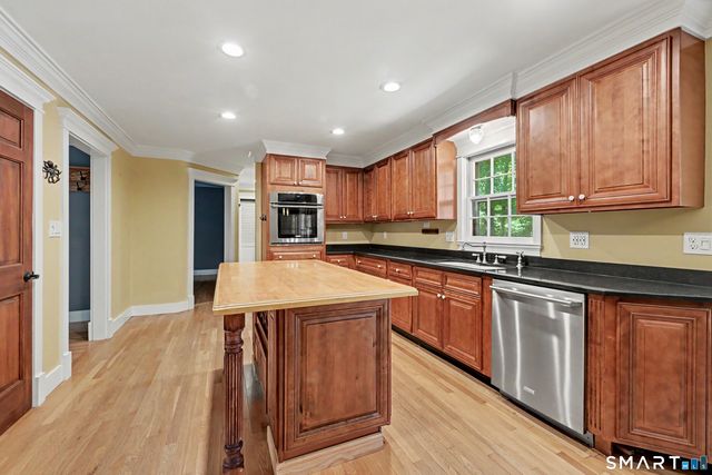 39 Standish Road, New Milford, CT 06776
