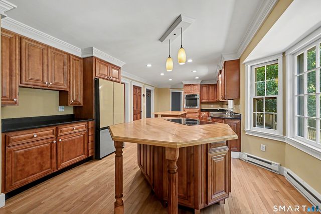 39 Standish Road, New Milford, CT 06776