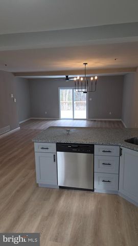 216 SPRINGWOOD DR, Bear, DE 19701