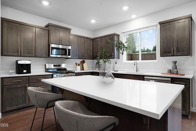 63114 NE Henningsen Pl, Bend, OR 97701