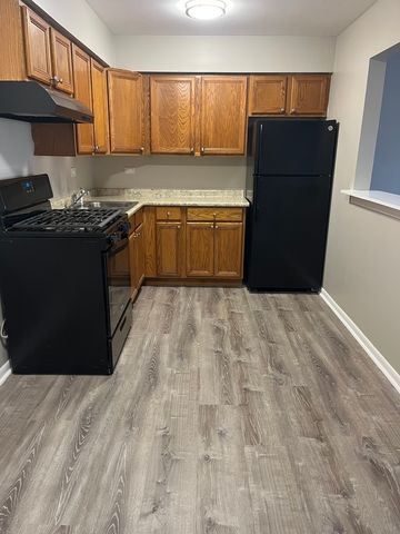 8817 S Roberts Road 5, Hickory Hills, IL 60457