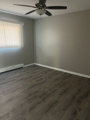 8817 S Roberts Road 5, Hickory Hills, IL 60457