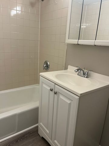 8817 S Roberts Road 5, Hickory Hills, IL 60457