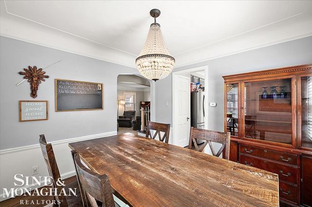 1866 Country Club Road, Grosse Pointe Woods, MI 48236
