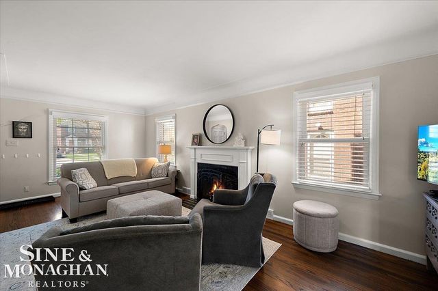 1866 Country Club Road, Grosse Pointe Woods, MI 48236