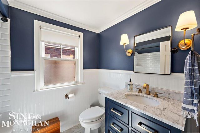 1866 Country Club Road, Grosse Pointe Woods, MI 48236