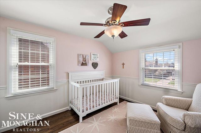 1866 Country Club Road, Grosse Pointe Woods, MI 48236