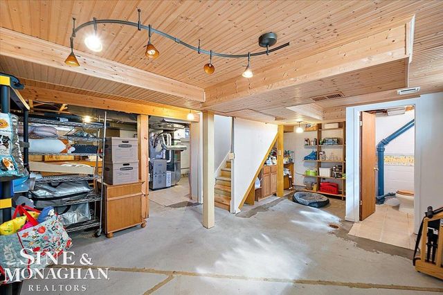 1866 Country Club Road, Grosse Pointe Woods, MI 48236