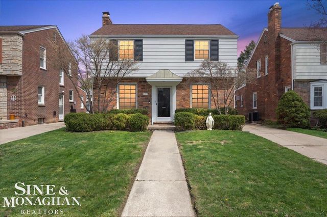 1866 Country Club Road, Grosse Pointe Woods, MI 48236