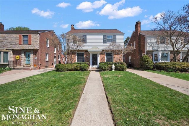 1866 Country Club Road, Grosse Pointe Woods, MI 48236