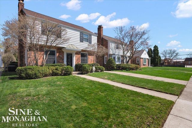 1866 Country Club Road, Grosse Pointe Woods, MI 48236