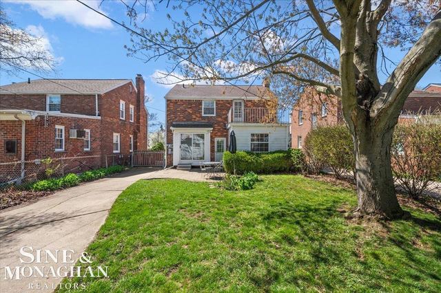 1866 Country Club Road, Grosse Pointe Woods, MI 48236