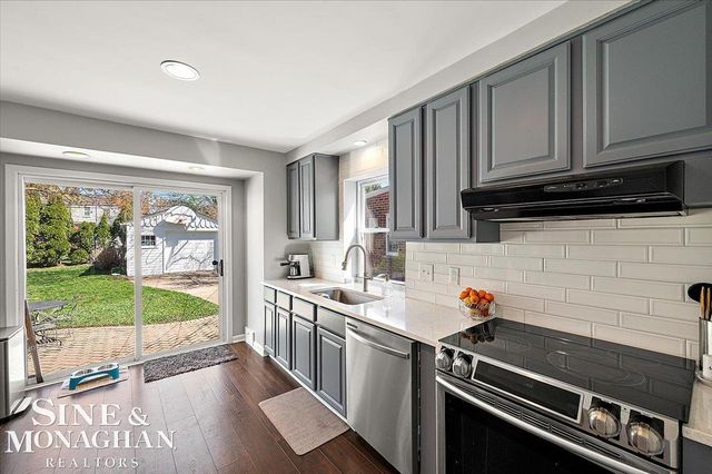 1866 Country Club Road, Grosse Pointe Woods, MI 48236