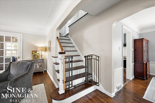 1866 Country Club Road, Grosse Pointe Woods, MI 48236
