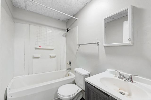 820 W Washington Street, Bloomington, IL 61701