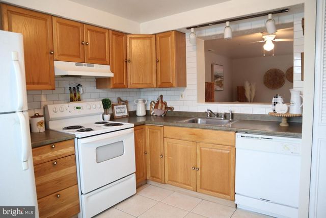 39 VICTORIA MANOR CT, Sicklerville, NJ 08081