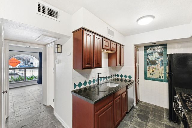 505 W 7th ST 106, Austin, TX 78701