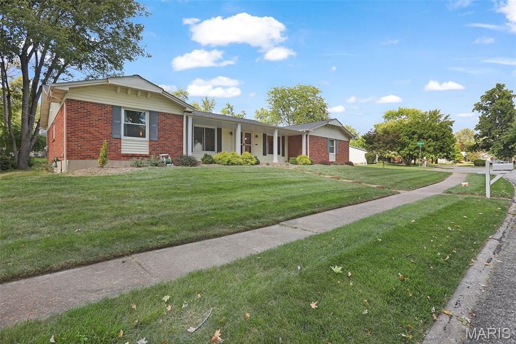 12925 Weatherfield Drive, Unincorporated, MO 63146