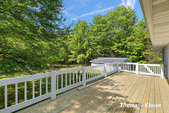 6969 E Pontaluna Road, Fruitport, MI 49415