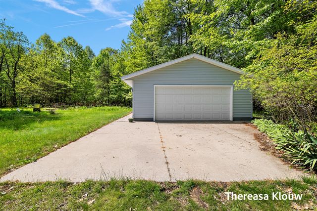 6969 E Pontaluna Road, Fruitport, MI 49415