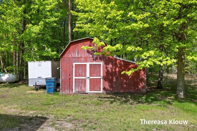 6969 E Pontaluna Road, Fruitport, MI 49415
