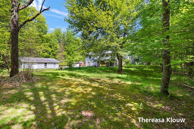 6969 E Pontaluna Road, Fruitport, MI 49415